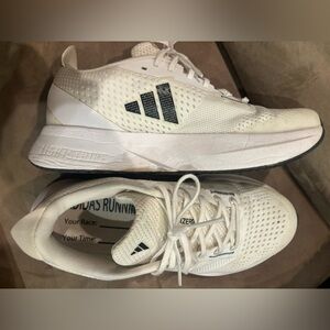 Adidas light strike tennis shoes